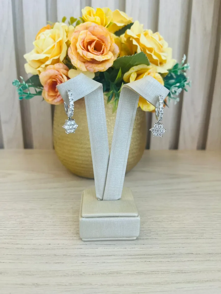 BRINCO ARGOLAR FLOR CRAVEJADO